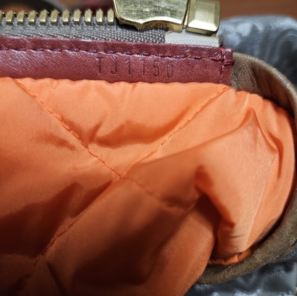 Auth Louis Vuitton 2010 Prefall limited edition Aviator Shoulder Bag - Picture 10 of 11